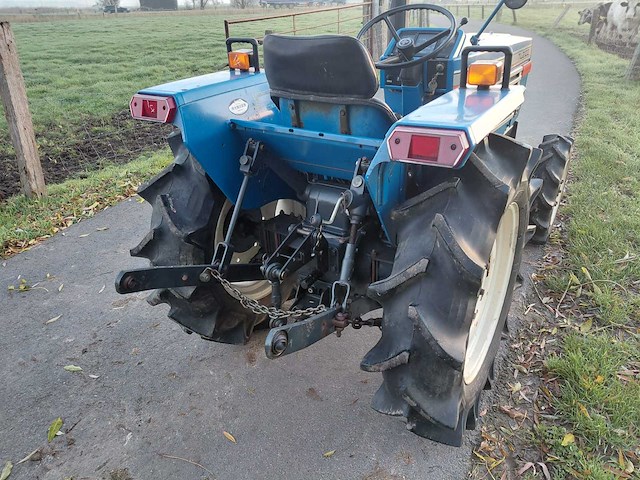 Iseki tl2100 minitractor - afbeelding 3 van  13