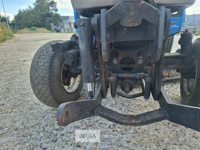 Iseki tractor + maaibalk - afbeelding 3 van  12