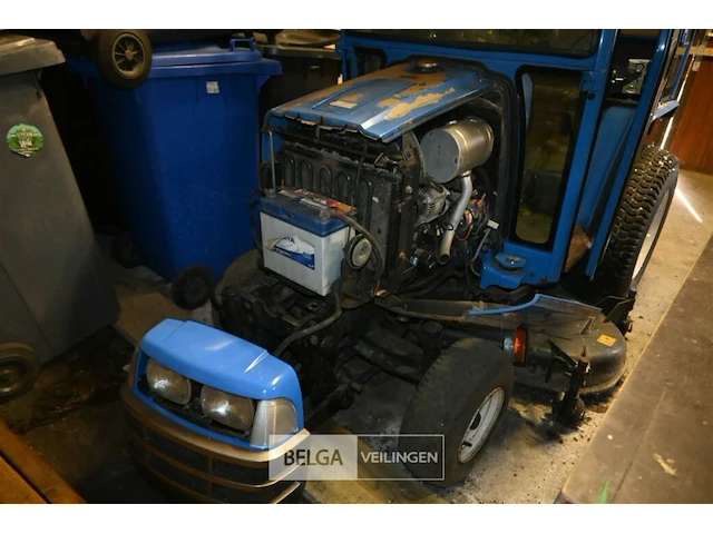 Iseki tractor + maaibalk - afbeelding 12 van  12