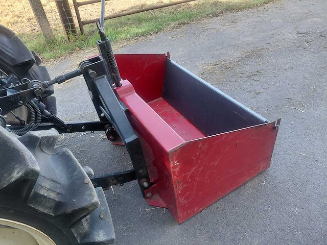Iseki tu 185 minitractor + grondbak - afbeelding 10 van  22