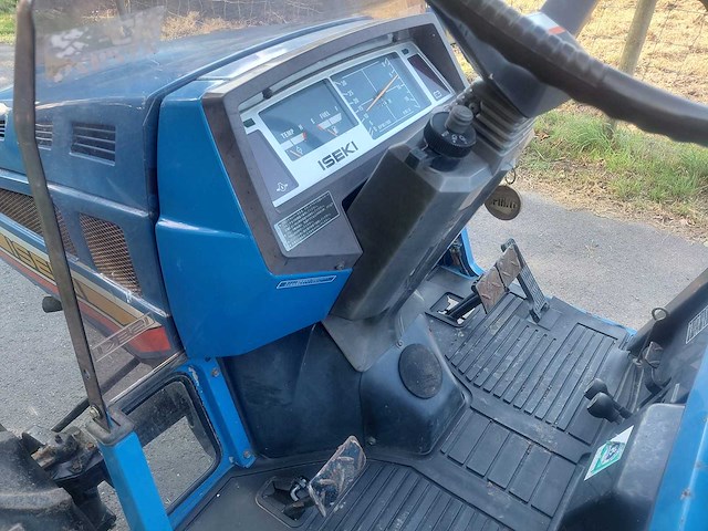 Iseki tu 185 minitractor + grondbak - afbeelding 7 van  22