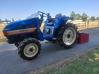 Iseki tu 185 minitractor + grondbak - afbeelding 1 van  22