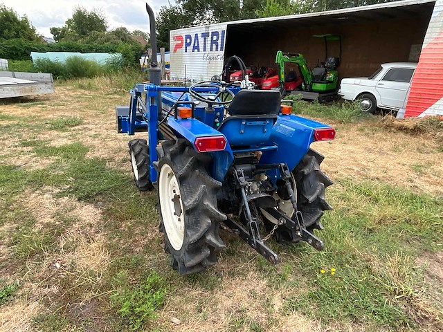 Iseki tu1700 met katana frontlader - afbeelding 12 van  18