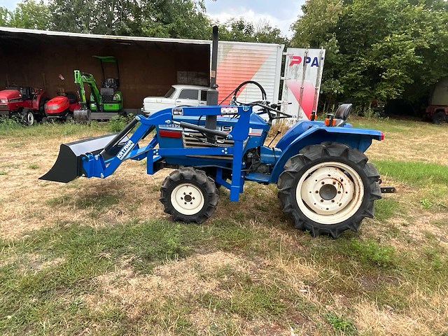 Iseki tu1700 met katana frontlader - afbeelding 11 van  18
