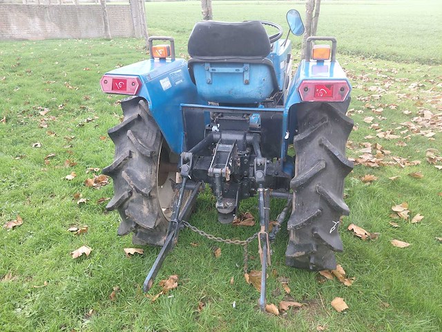 Iseki tu1900 minitractor - afbeelding 3 van  8