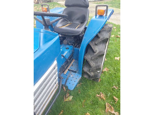 Iseki tu1900 minitractor - afbeelding 4 van  8