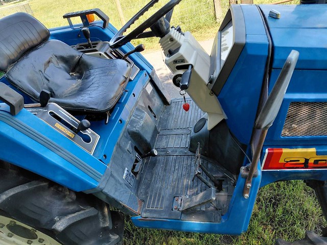 Iseki tu200 landhope minitractor - afbeelding 9 van  13