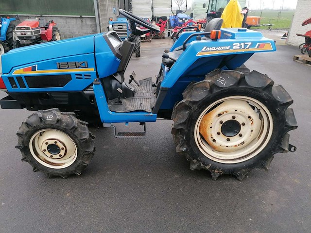 Iseki tu217f vierwielaangedreven minitractor - afbeelding 1 van  13