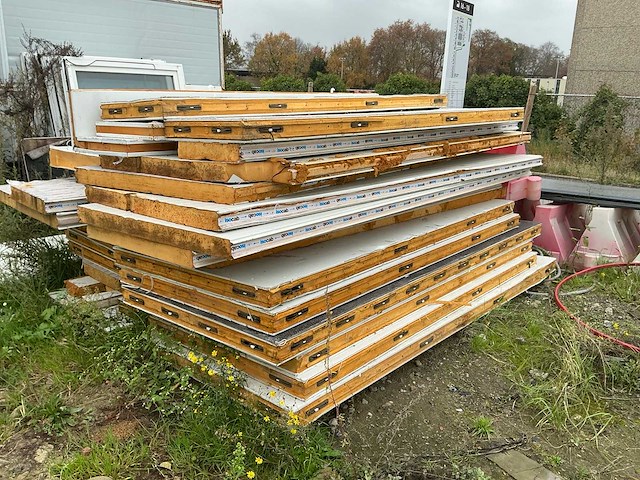 Isocab partij sandwichpanelen - afbeelding 1 van  4
