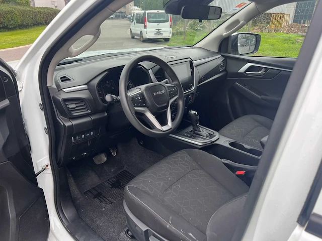 Isuzu - 2025 - d-max - pickup - personenauto - afbeelding 15 van  43