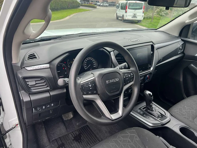 Isuzu - 2025 - d-max - pickup - personenauto - afbeelding 21 van  43