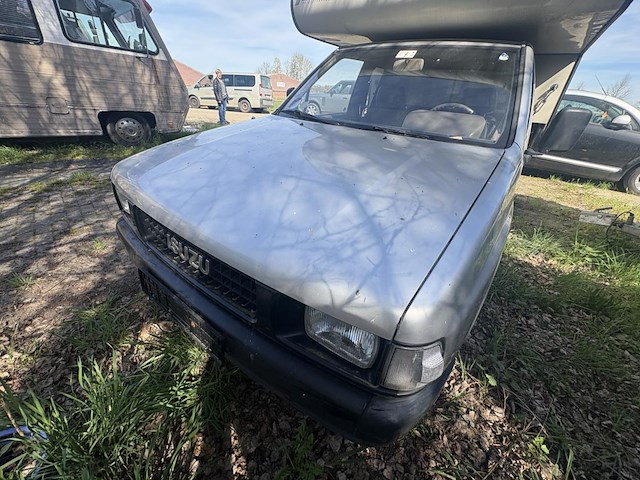 Isuzu 2500 diesel met tischer camper opbouw - afbeelding 11 van  14