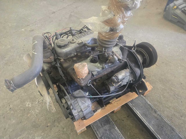 Isuzu c240 dieselmotor - afbeelding 6 van  11