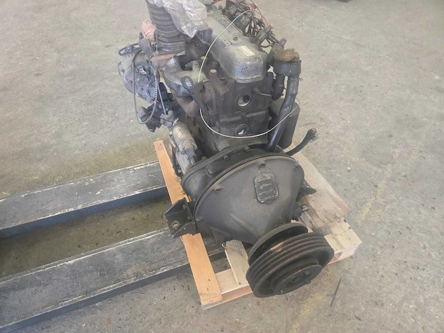 Isuzu c240 dieselmotor - afbeelding 9 van  11