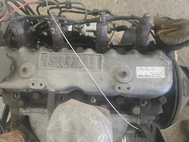 Isuzu c240 dieselmotor - afbeelding 2 van  11