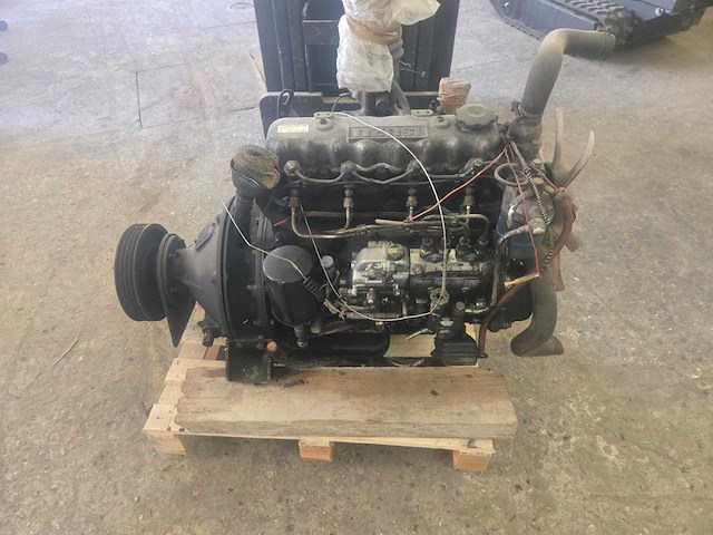 Isuzu c240 dieselmotor - afbeelding 1 van  11