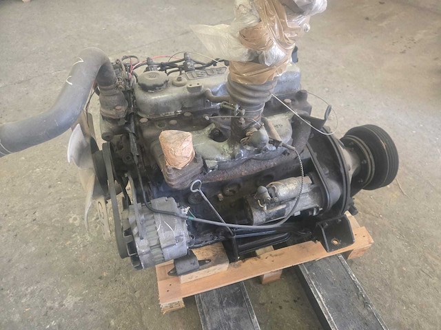 Isuzu c240 dieselmotor - afbeelding 9 van  11