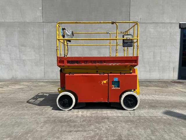 Iteco - 2007 - it12151 - schaarlift - afbeelding 1 van  50