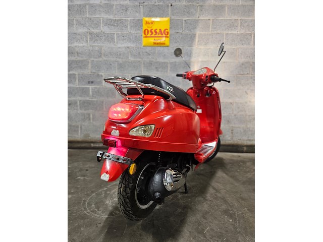 Iva lux (vespa model) - afbeelding 4 van  7