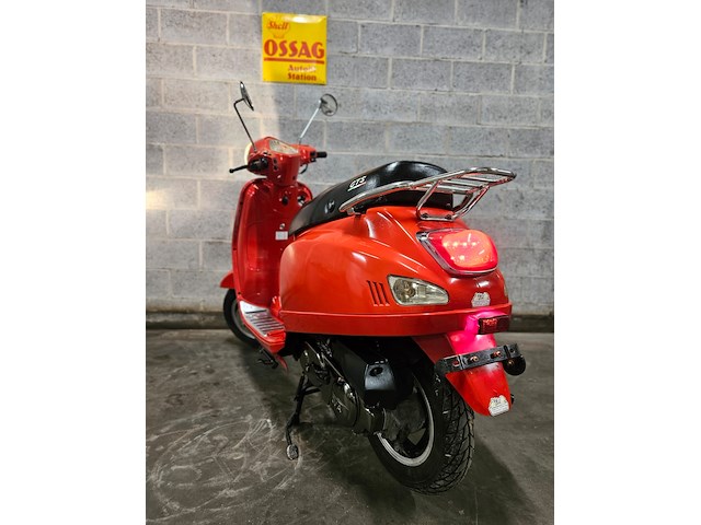 Iva lux (vespa model) - afbeelding 5 van  7