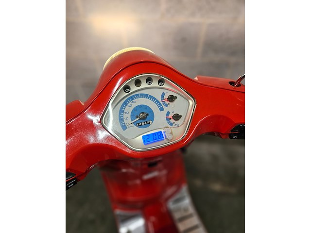 Iva lux (vespa model) - afbeelding 6 van  7