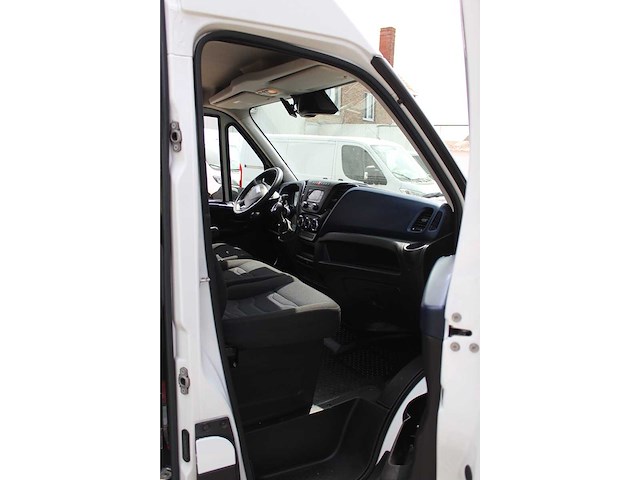Iveco - 35-180 hi-matic - van - afbeelding 28 van  29