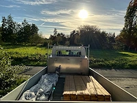 Iveco daily 35s18 hi-matic bedrijfswagen met open laadbak en batterij gekoppeld aan zonnepaneel - afbeelding 9 van  32