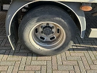 Iveco daily 35s18 hi-matic bedrijfswagen met open laadbak en batterij gekoppeld aan zonnepaneel - afbeelding 19 van  32