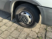 Iveco daily 35s18 hi-matic bedrijfswagen met open laadbak en batterij gekoppeld aan zonnepaneel - afbeelding 21 van  32