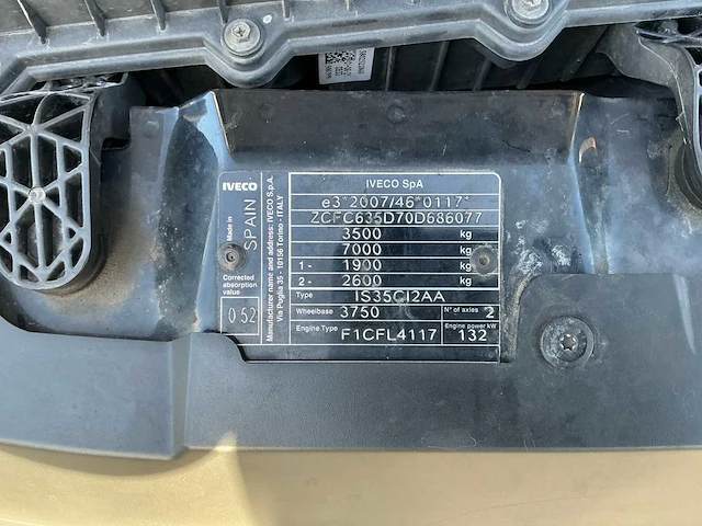 Iveco daily 35s18 hi-matic bedrijfswagen met open laadbak en batterij gekoppeld aan zonnepaneel - afbeelding 6 van  32
