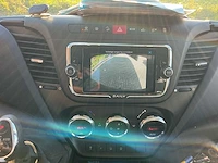 Iveco daily 35s18 hi-matic bedrijfswagen met open laadbak en batterij gekoppeld aan zonnepaneel - afbeelding 32 van  32