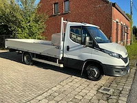 Iveco daily 35s18 hi-matic bedrijfswagen met open laadbak en batterij gekoppeld aan zonnepaneel - afbeelding 21 van  32