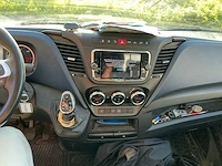 Iveco daily 35s18 hi-matic bedrijfswagen met open laadbak en batterij gekoppeld aan zonnepaneel - afbeelding 25 van  32