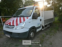 Iveco daily lichte vrachtwagen met dhollandia laadklep - afbeelding 13 van  21