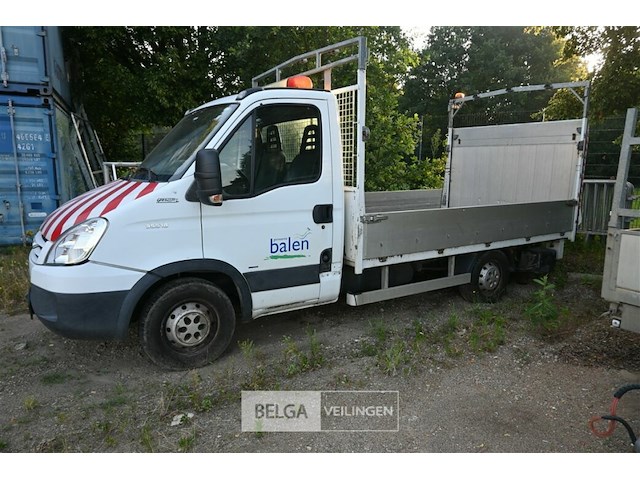 Iveco daily lichte vrachtwagen met dhollandia laadklep - afbeelding 15 van  21