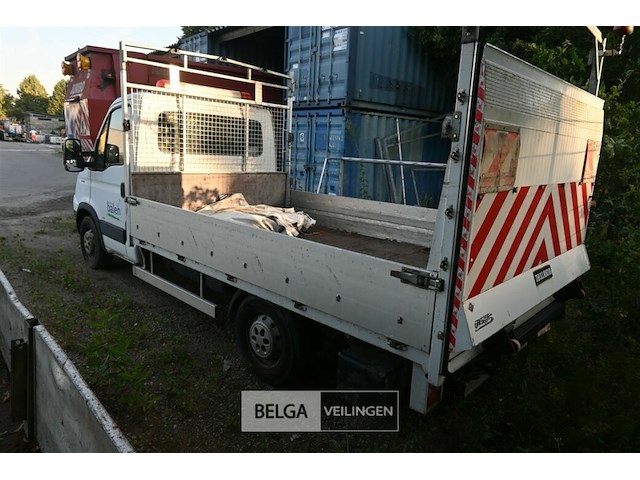 Iveco daily lichte vrachtwagen met dhollandia laadklep - afbeelding 16 van  21