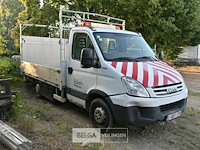 Iveco daily lichte vrachtwagen met dhollandia laadklep