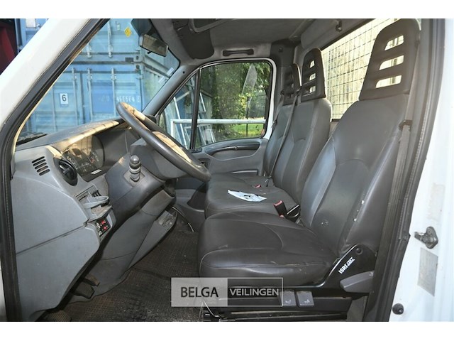 Iveco daily lichte vrachtwagen met dhollandia laadklep - afbeelding 6 van  21