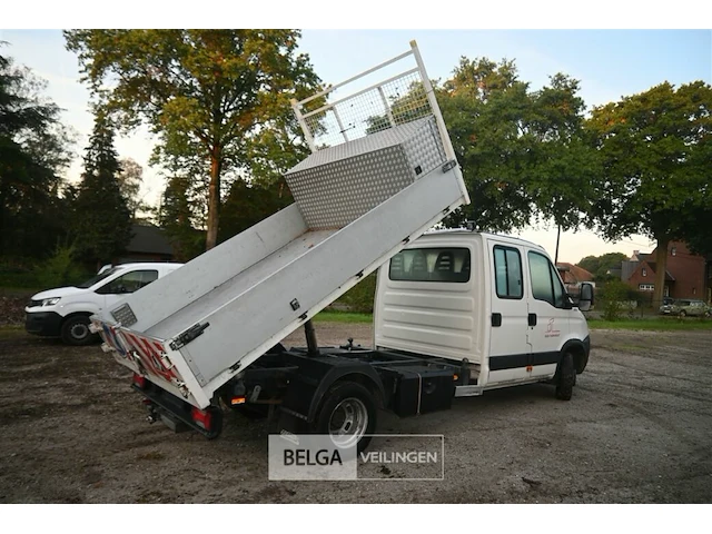 Iveco daily lichte vrachtwagen met kipbak - afbeelding 22 van  26