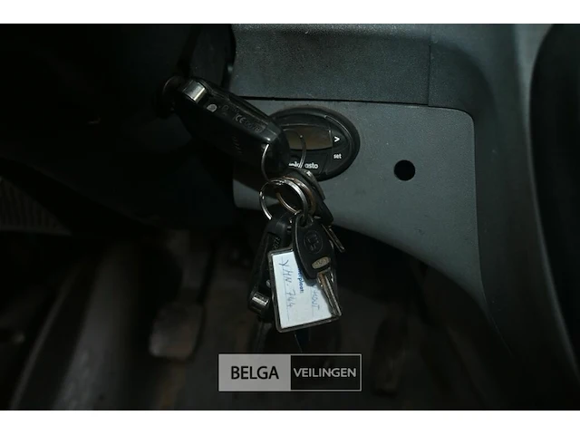 Iveco daily lichte vrachtwagen met kipbak - afbeelding 4 van  26