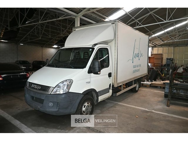 Iveco daily lichte vrachtwagen met laadklep - afbeelding 1 van  17