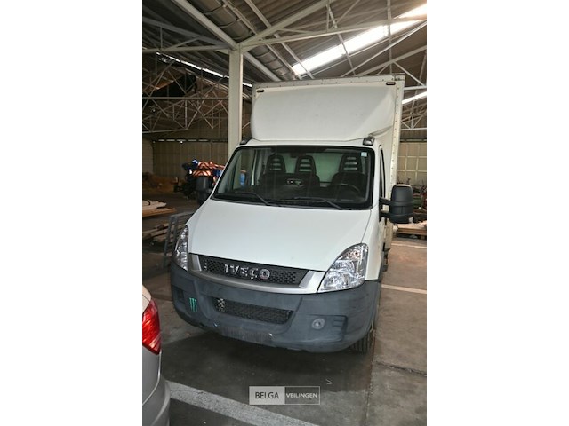 Iveco daily lichte vrachtwagen met laadklep - afbeelding 10 van  17
