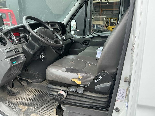 Iveco daily vrachtwagen - afbeelding 11 van  12
