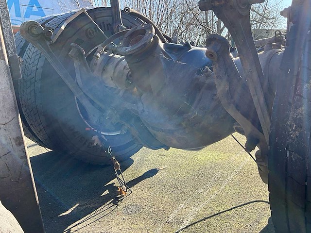 Iveco vrachtwagenas achteraan - afbeelding 2 van  18