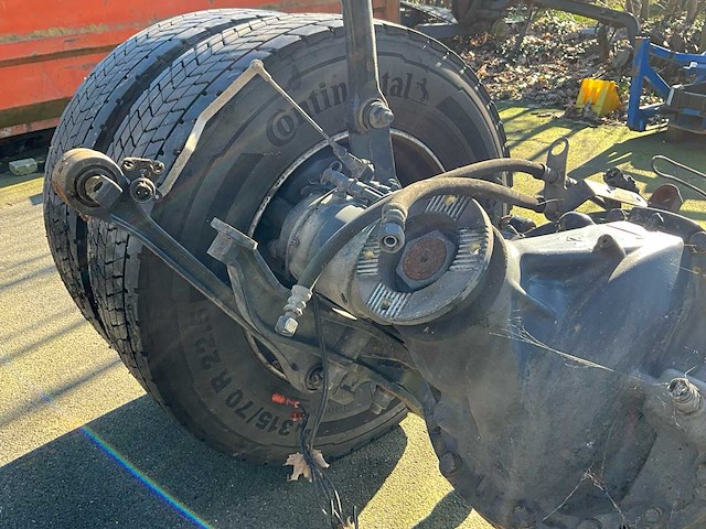 Iveco vrachtwagenas achteraan - afbeelding 3 van  18