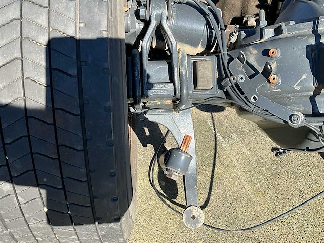 Iveco vrachtwagenas achteraan - afbeelding 4 van  18