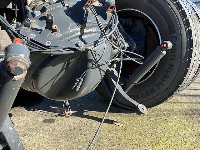 Iveco vrachtwagenas achteraan - afbeelding 6 van  18