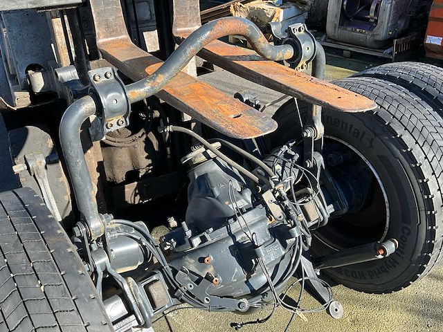 Iveco vrachtwagenas achteraan - afbeelding 15 van  18