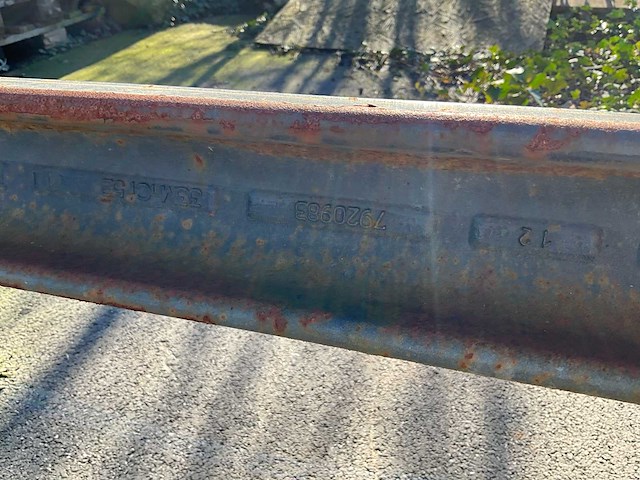 Iveco vrachtwagenas vooraan - afbeelding 4 van  11