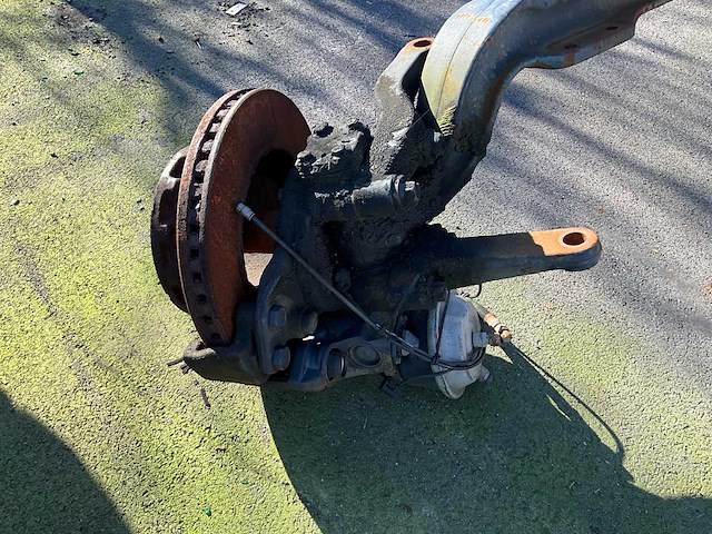 Iveco vrachtwagenas vooraan - afbeelding 5 van  11